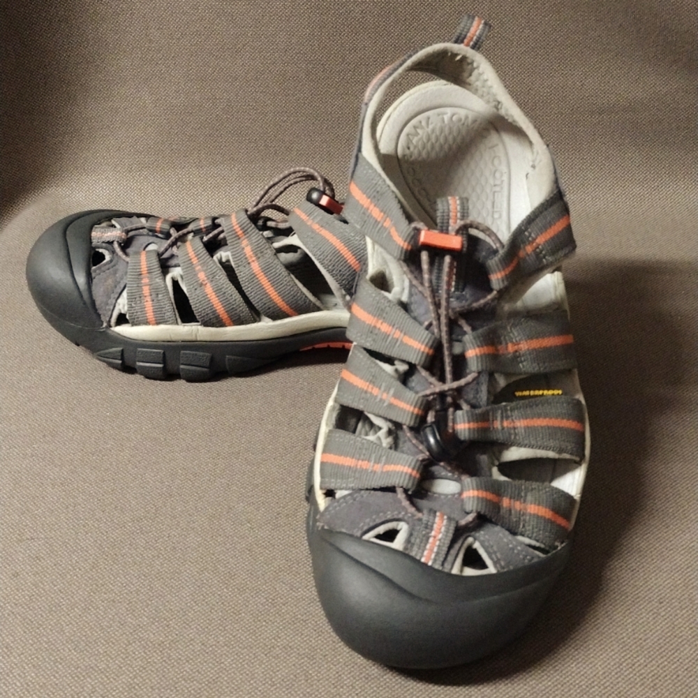 KEEN unisex water shoes 10US/40.5EU